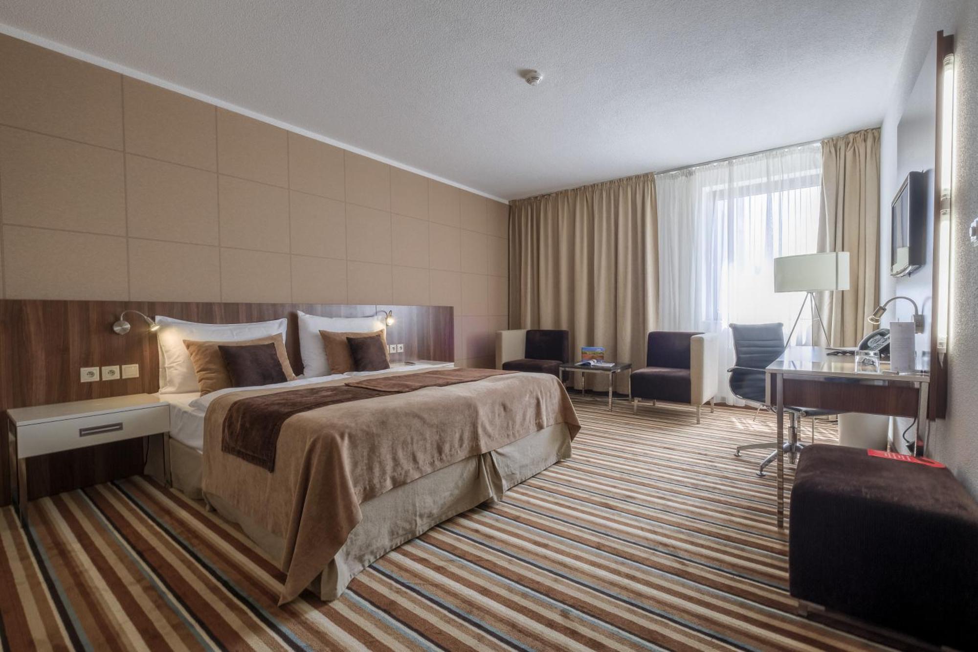 Business Hotel Astrum Laus 레비체 외부 사진