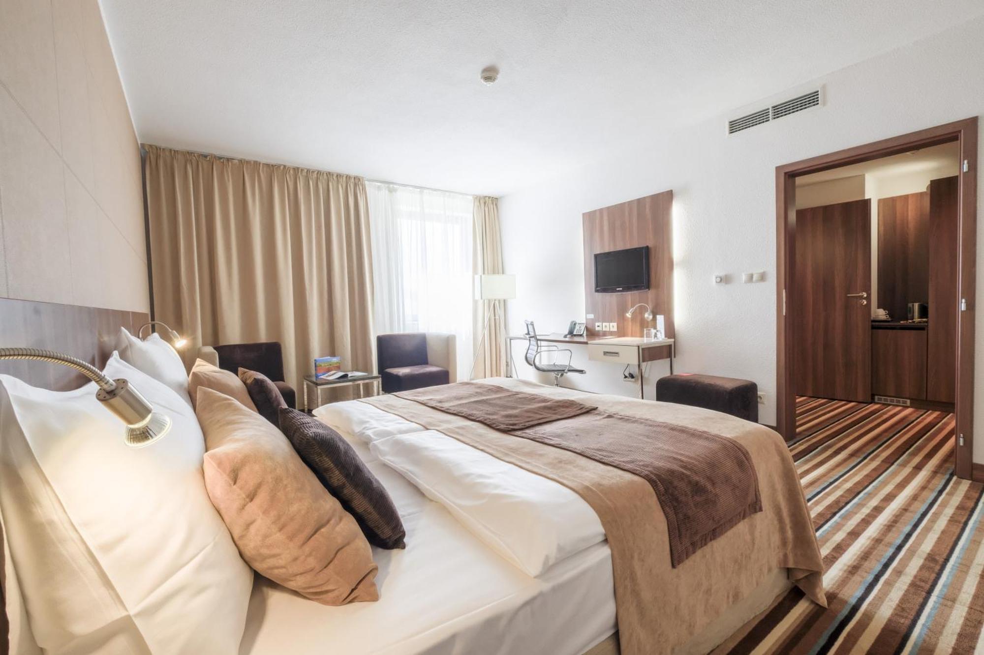 Business Hotel Astrum Laus 레비체 외부 사진