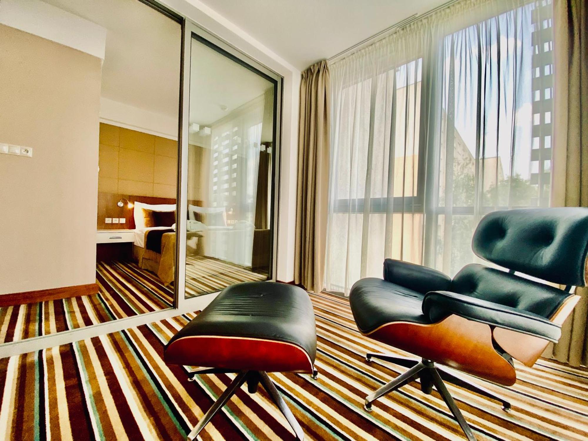 Business Hotel Astrum Laus 레비체 외부 사진