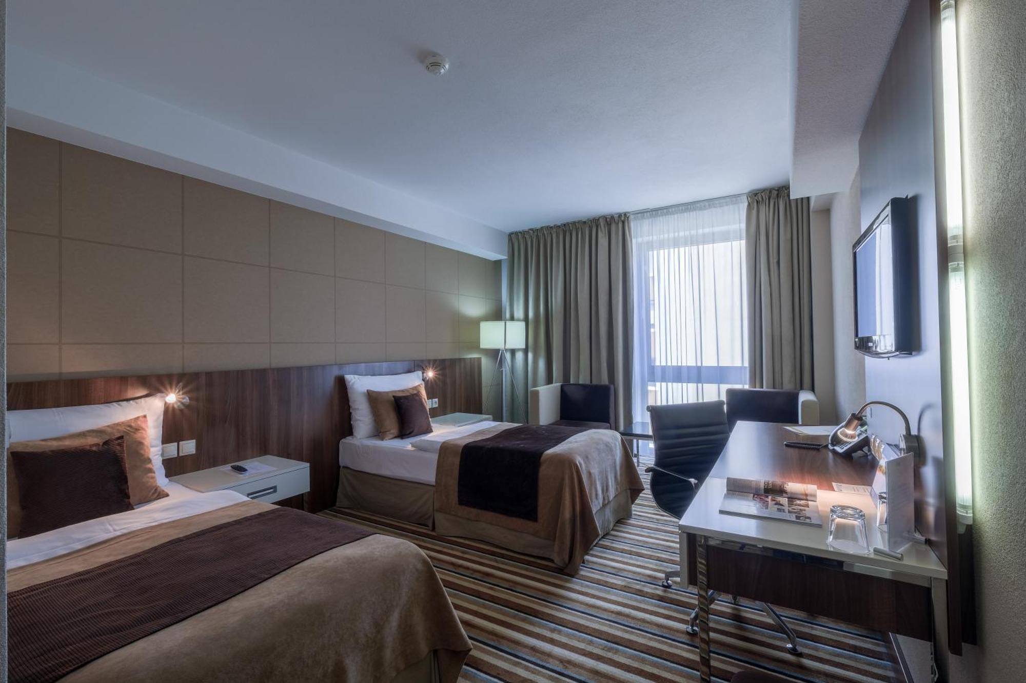 Business Hotel Astrum Laus 레비체 외부 사진