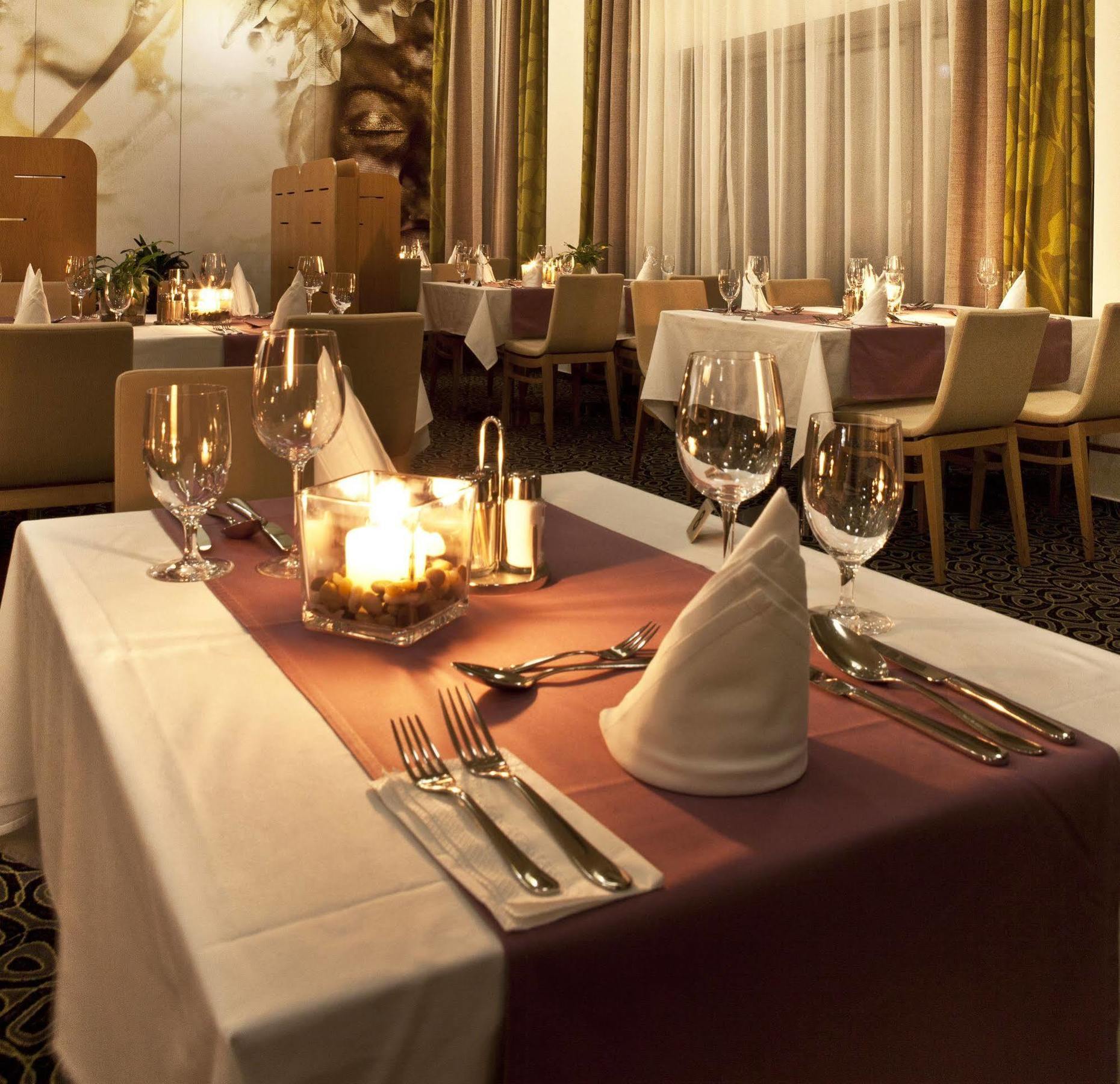 Business Hotel Astrum Laus 레비체 외부 사진
