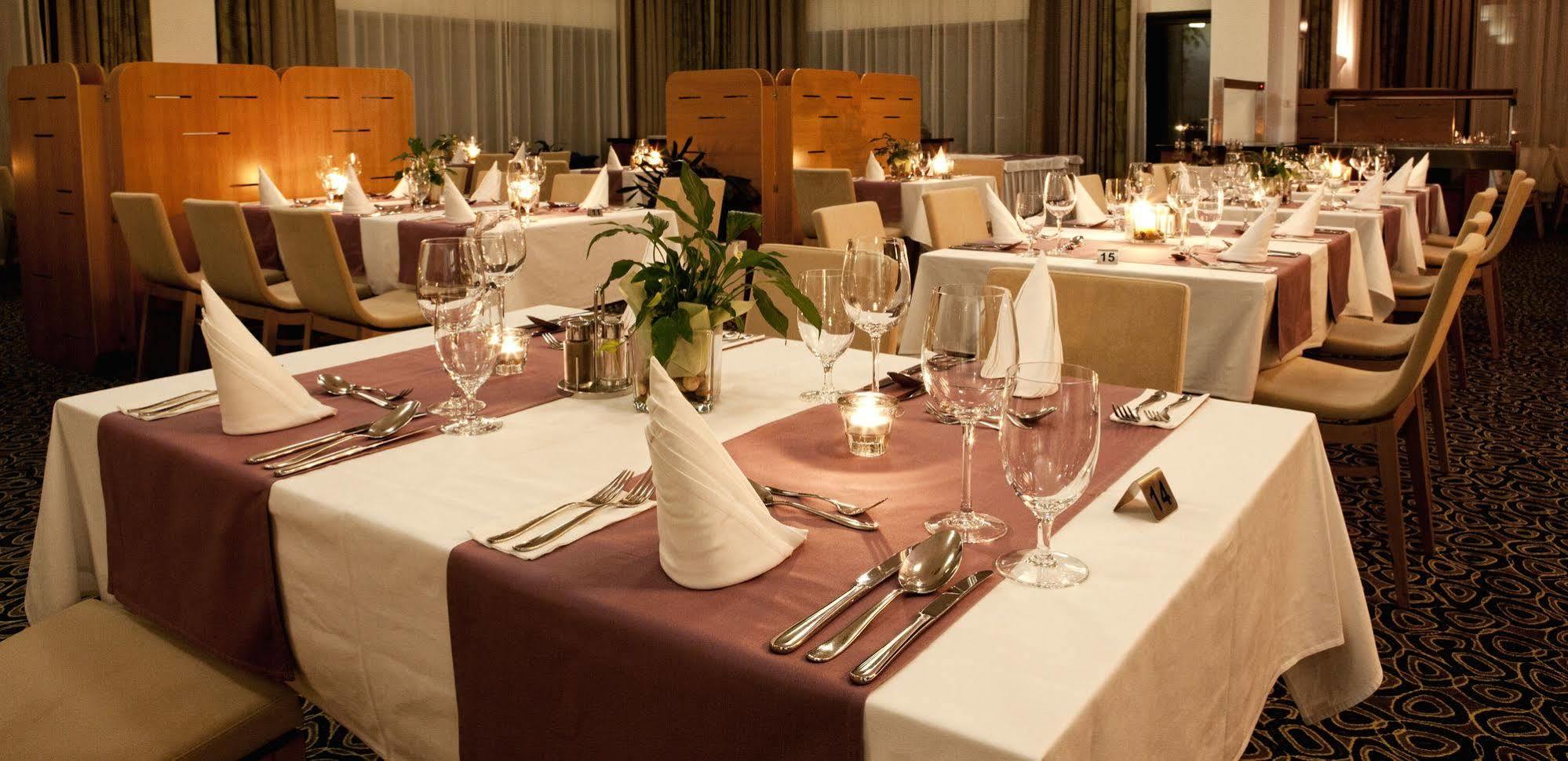 Business Hotel Astrum Laus 레비체 외부 사진