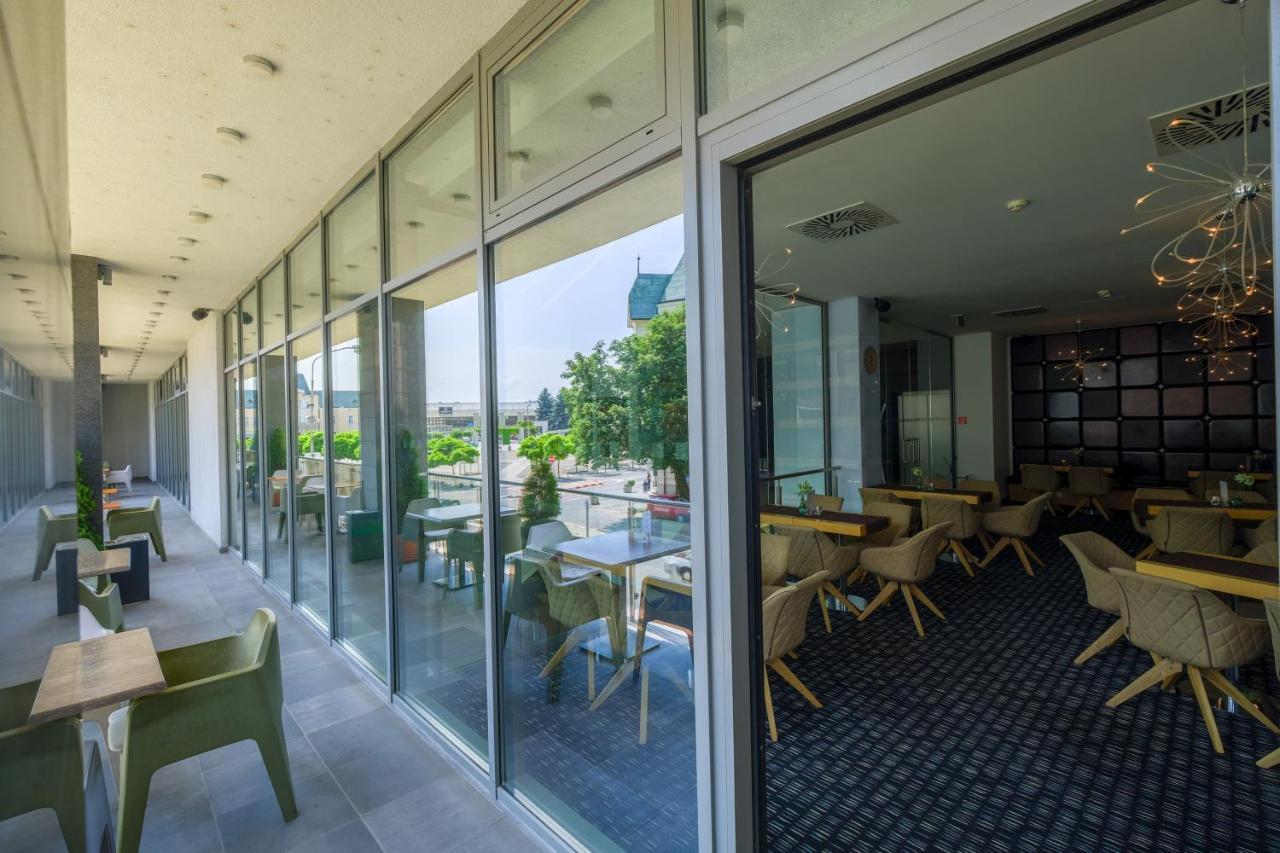 Business Hotel Astrum Laus 레비체 외부 사진
