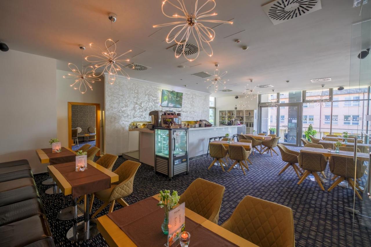 Business Hotel Astrum Laus 레비체 외부 사진