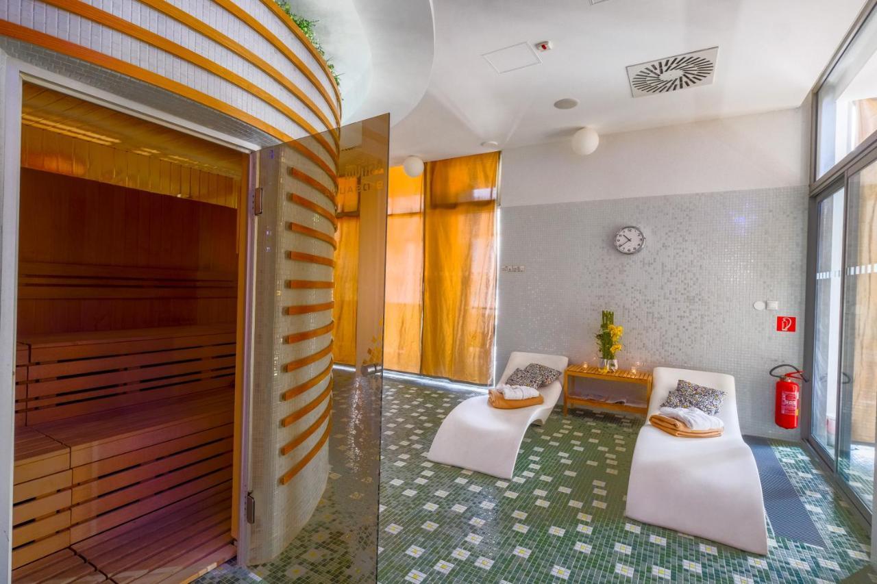 Business Hotel Astrum Laus 레비체 외부 사진